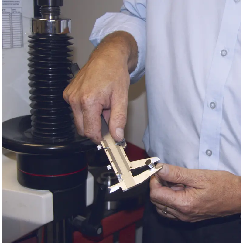 200Mm (8") Analog Vernier Caliper With Smooth Sliding Jaw Action 1