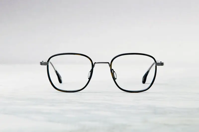 Bayonne Frames Featuring Brushed Gunmetal Detailing 1