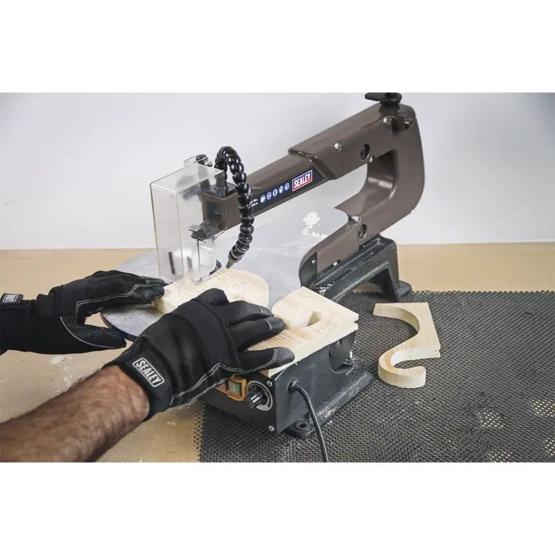 Variable-Speed Scroll Saw With 406Mm Throat Depth, 230V Operation 1